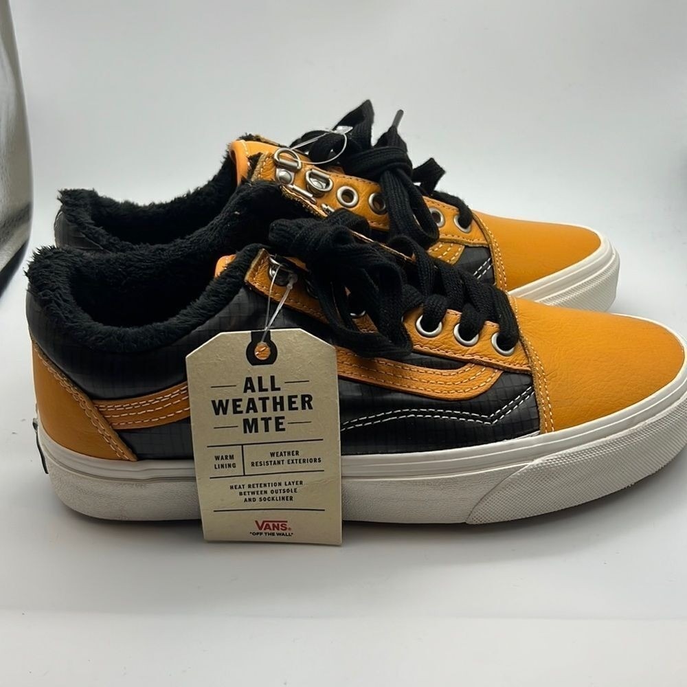 Vans‎ Old Skool MTE NWT- men 8 / women 9.5